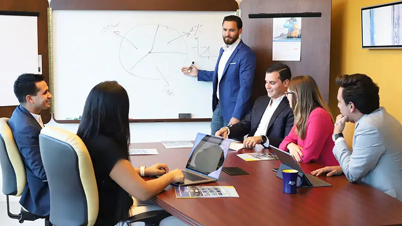 Carreras y programas empresariales de MAU: Emprendimiento